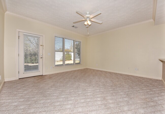 Foto del edificio - 2139 Heather Pl