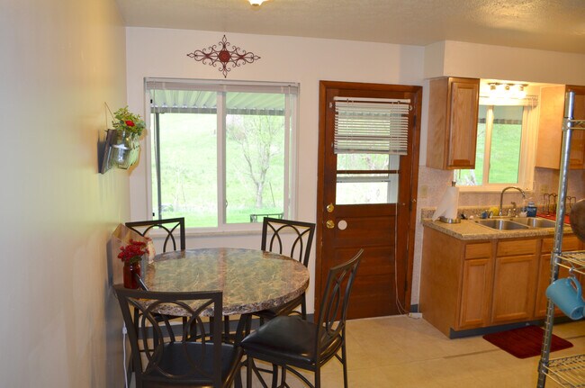 Foto del edificio - 8864 United Ln