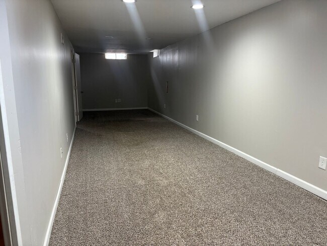 Foto del edificio - Beautiful 2 bedroom 1 bath with bonus room