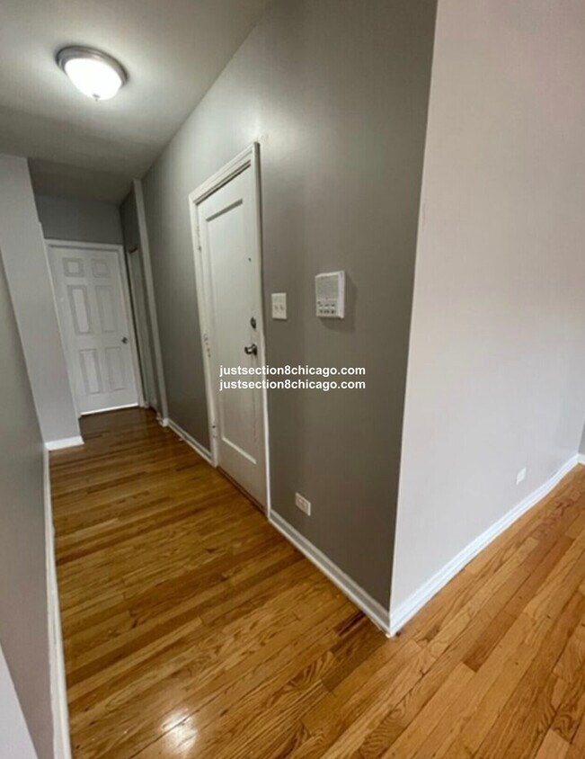 Building Photo - 1135 E 79th St