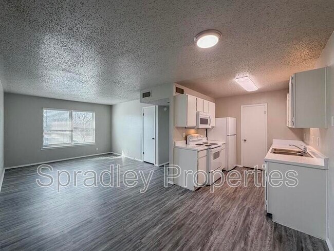 Foto del edificio - 120 W Main St