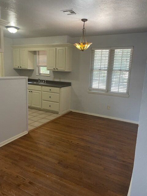 Foto del edificio - 1302 N Oak St