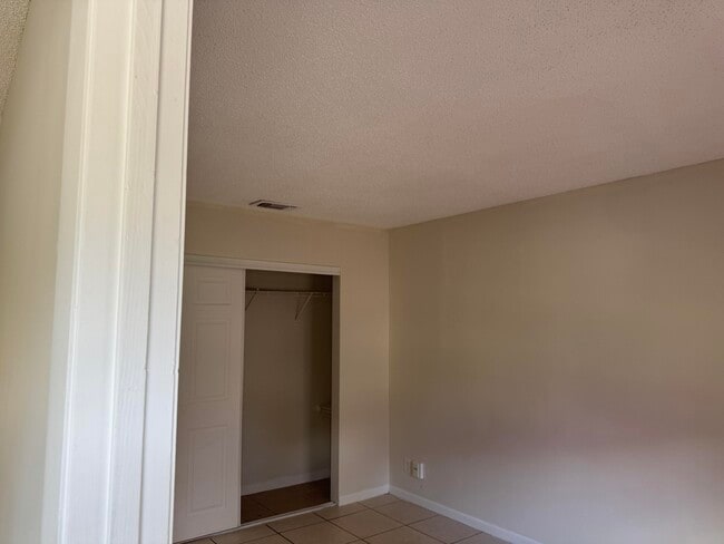 Foto del edificio - 1131 Goldenrod Rd