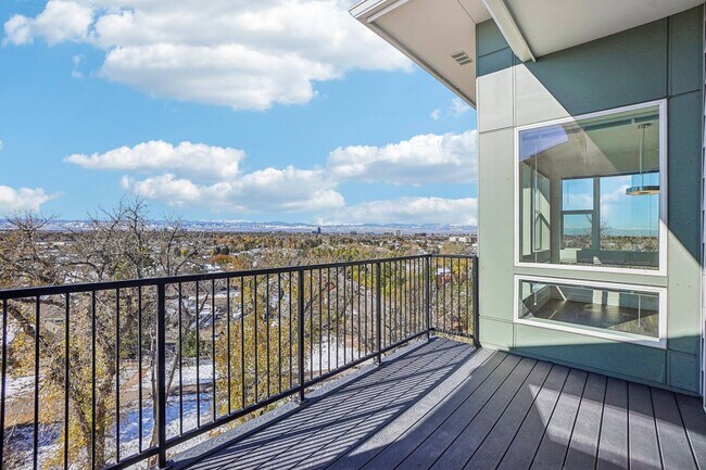 balcony-exterior-high-line-pointe-mount-evans-b4-2x2-1281-610-07-27-2026.jpg - High Line Pointe