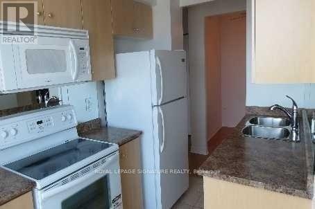 Photo du bâtiment - 212 Eglinton Ave E