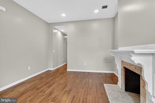 Building Photo - 4420 Chestnut St