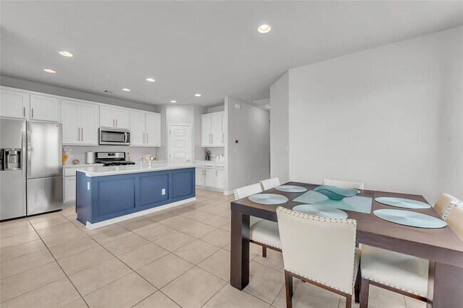 Building Photo - 105 Peruvian Ln