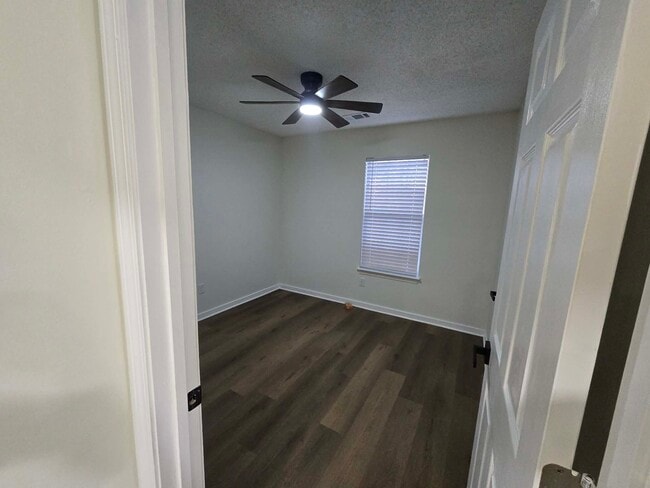 Foto del edificio - 7259 Northbrook Dr