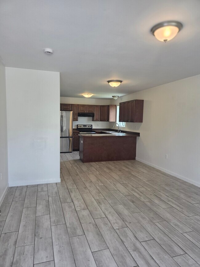 Sala de estar y cocina - 4096 W Marble Way