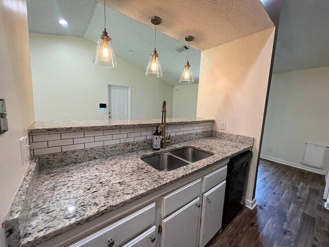 Building Photo - 4911 Glenside Ct