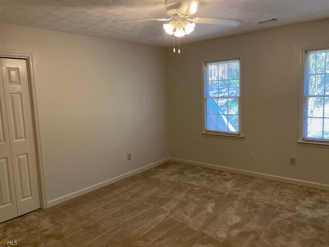 Foto del edificio - 2601 Rock Point Ln