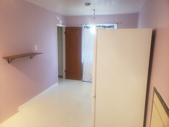 Building Photo - 1301 Fairmount Ct
