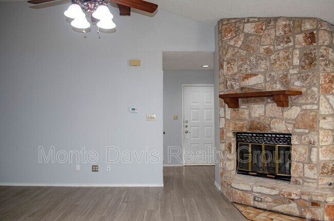 Building Photo - 8701 Piney Point Dr