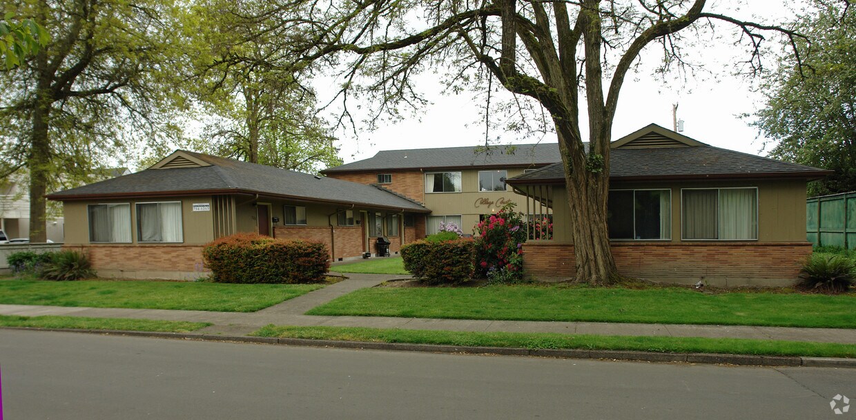Primary Photo - College Court Apartments