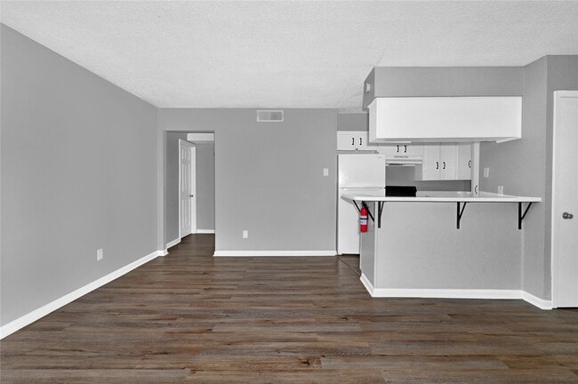 Building Photo - 1200 Carolyn Ct