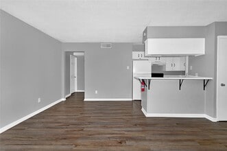 Building Photo - 1200 Carolyn Ct