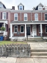 Building Photo - 710 1/2 East End Ave
