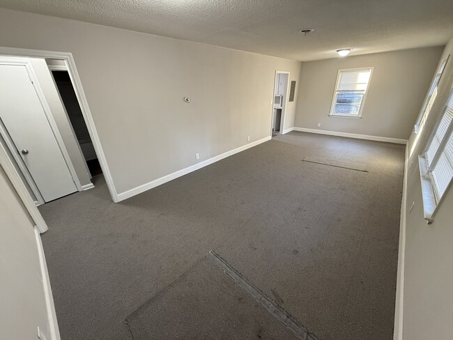 Building Photo - 411 Courson St