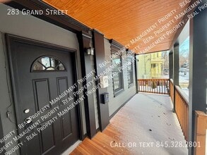 Building Photo - 283 Grand St
