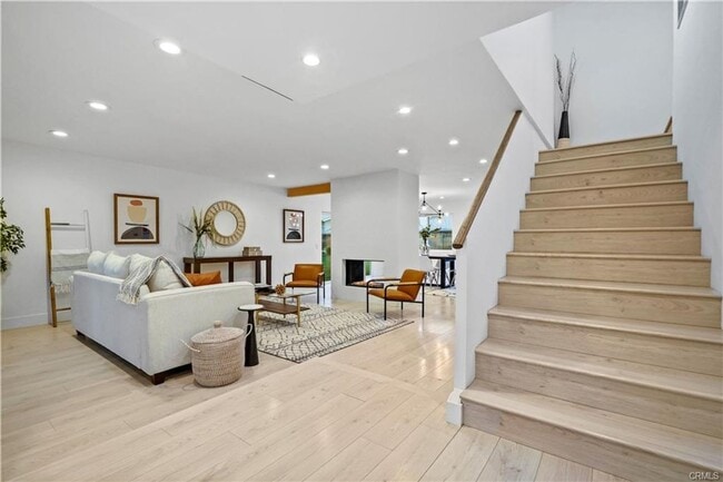 Building Photo - Encino Cul-De-Sac Lease with Private Outdoor Sauna & Designer Upgrades