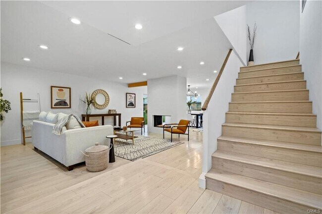 Foto del edificio - Encino Cul-De-Sac Lease with Private Outdoor Sauna & Designer Upgrades