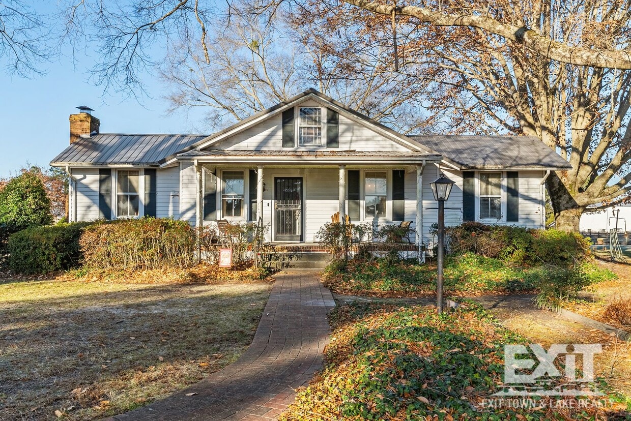 Foto principal - 3 Bedroom 2 Bathroom Home