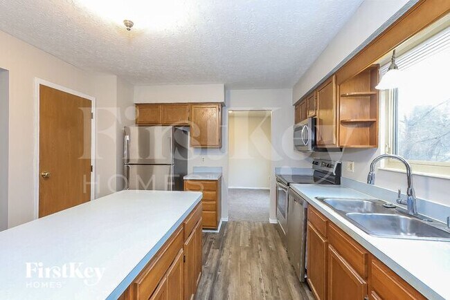 Foto del edificio - 579 Tall Oaks Drive