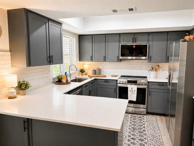 Foto del edificio - 848 W Lynn Creek Dr