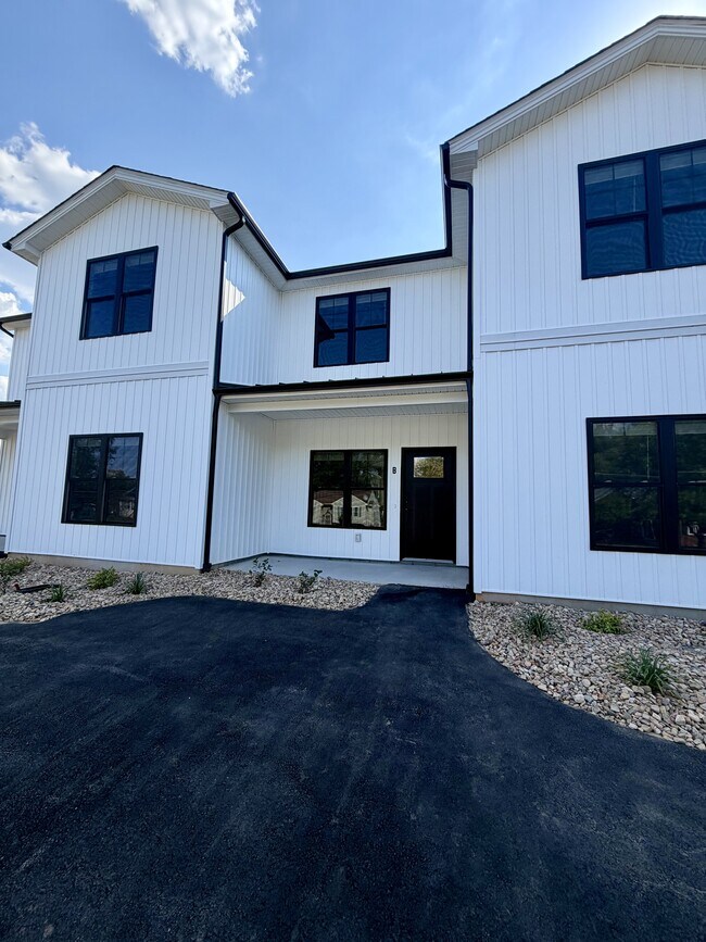 Building Photo - 118 Beechwood Dr