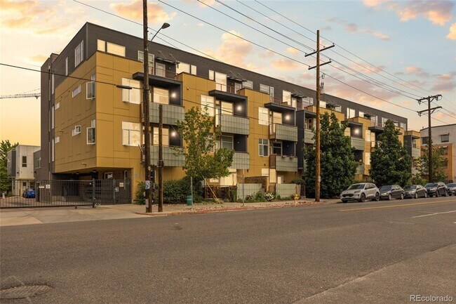 Building Photo - Incredible 2 bedroom Condo in RiNo