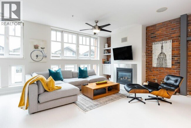 Building Photo - 1072 Hamilton St