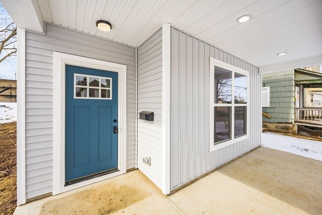 Building Photo - 391 Brehl Ave