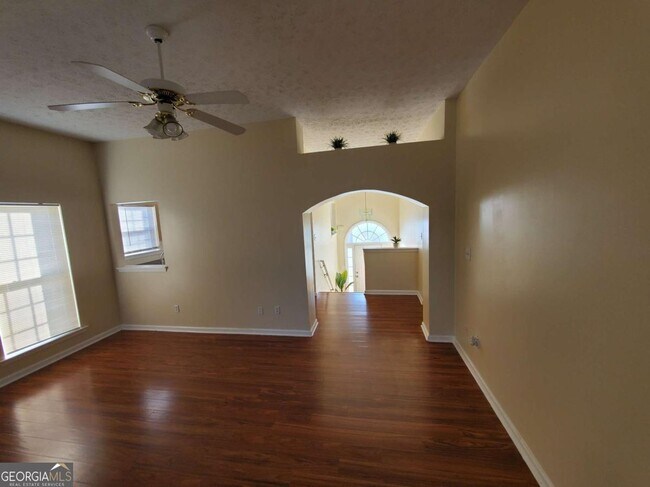 Foto del edificio - 5450 Twin Lakes Dr