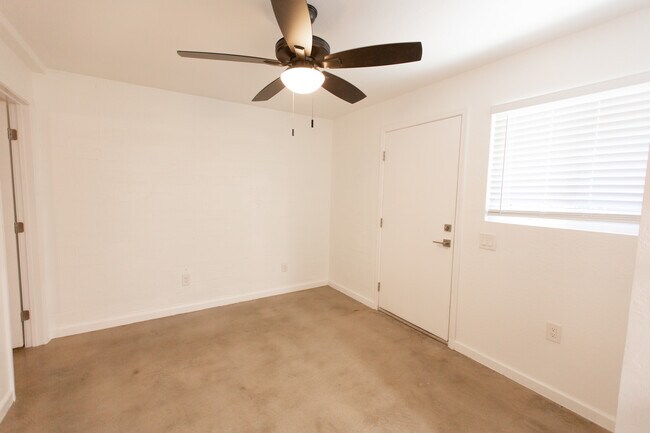Building Photo - 834 N 13th Ave