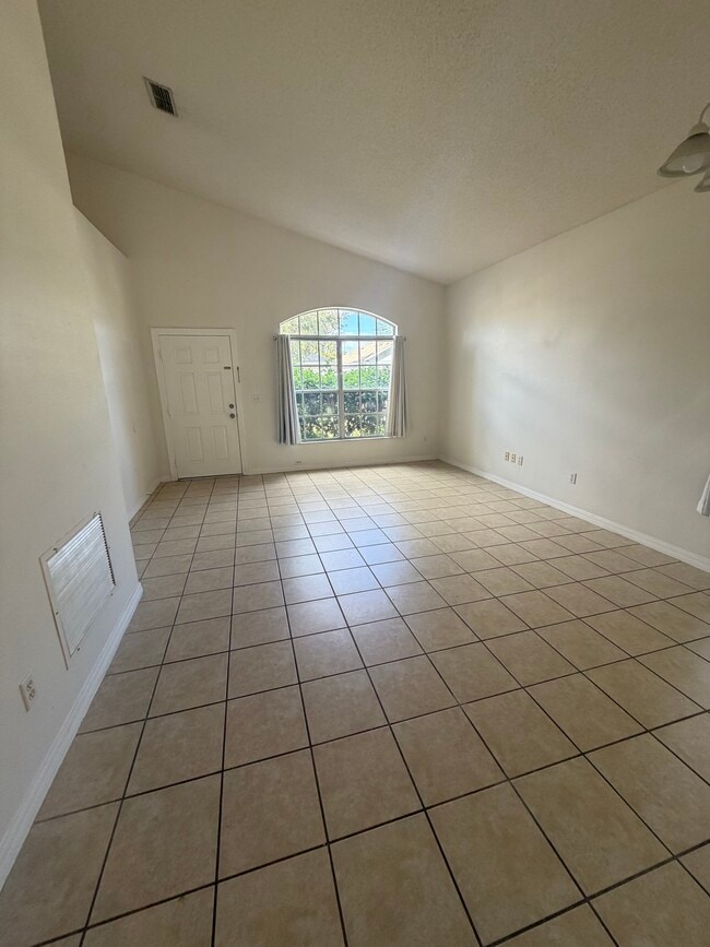 Building Photo - 5559 Pats Pt