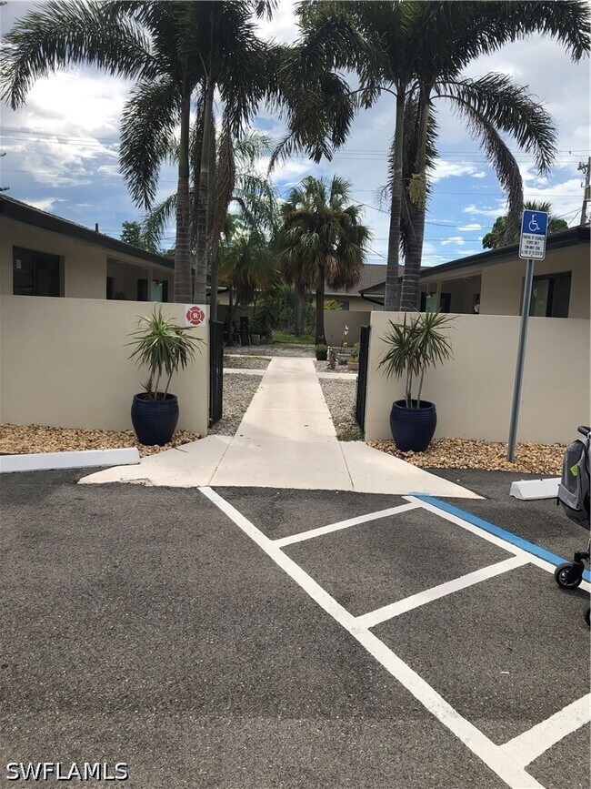 Building Photo - 3318 Del Prado Blvd S