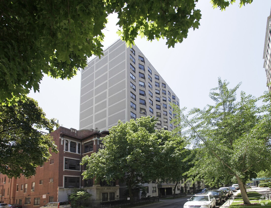 455 W. Wellington Apartments Chicago, IL