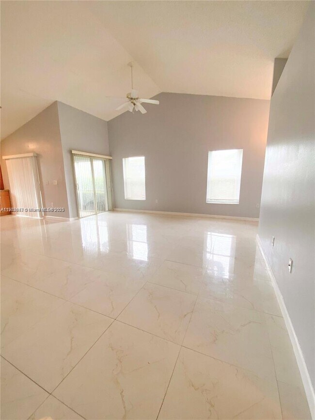 Foto del edificio - 487 SE 20th Dr