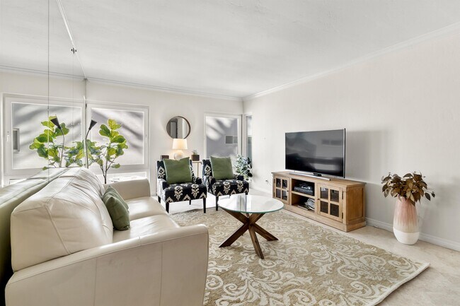 Foto del edificio - 1040 Coast S Blvd