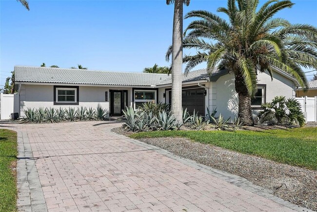 Building Photo - 3755 Belle Vista Dr E