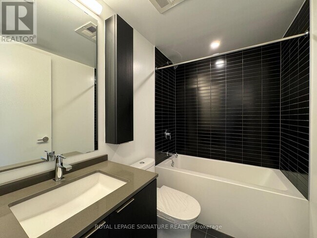 Building Photo - 86 Dundas St E