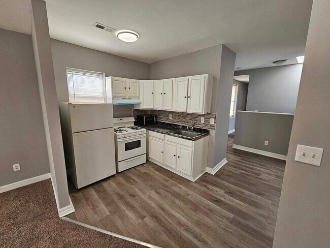 Foto del edificio - 2412 Huron St