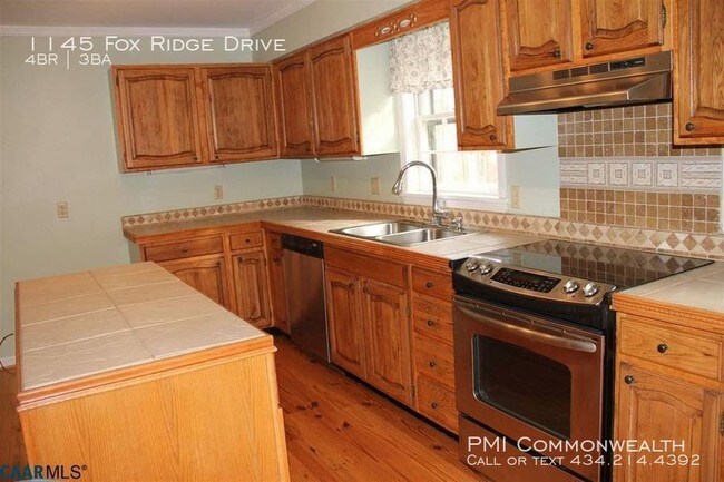 Building Photo - 1145 Fox Ridge Dr