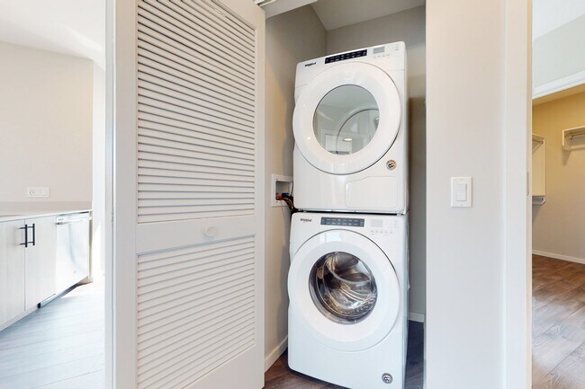 Interior Photo - 5252