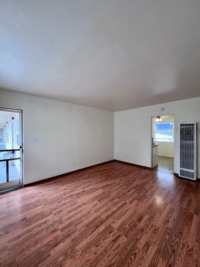 Building Photo - 4720-34 Wilson Ave