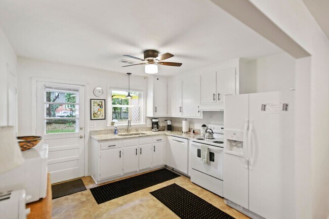 Foto del edificio - Available September 1st. Beautiful FULLY F...
