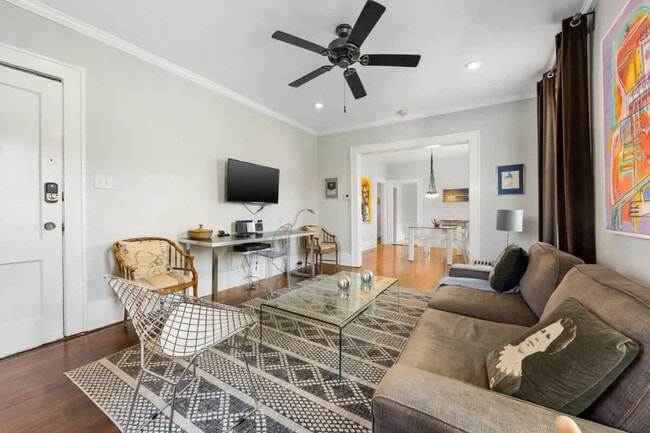 Building Photo - 536 Hawthorne Ln