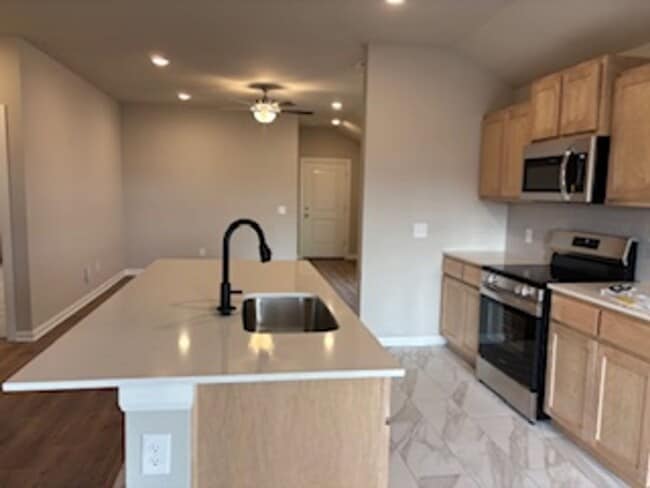 Foto del edificio - 1st Month Free!