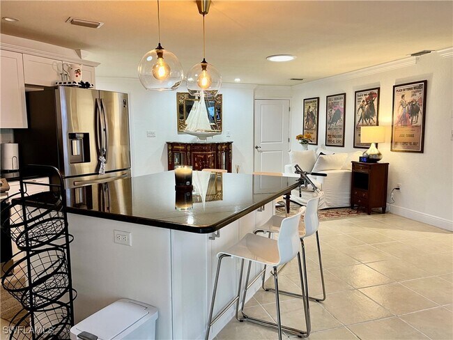 Foto del edificio - 283 Cypress Way W