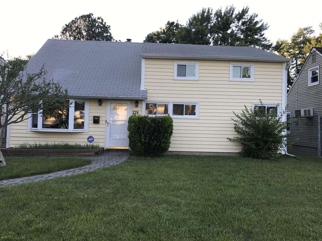Primary Photo - 228 Elizabeth Ave